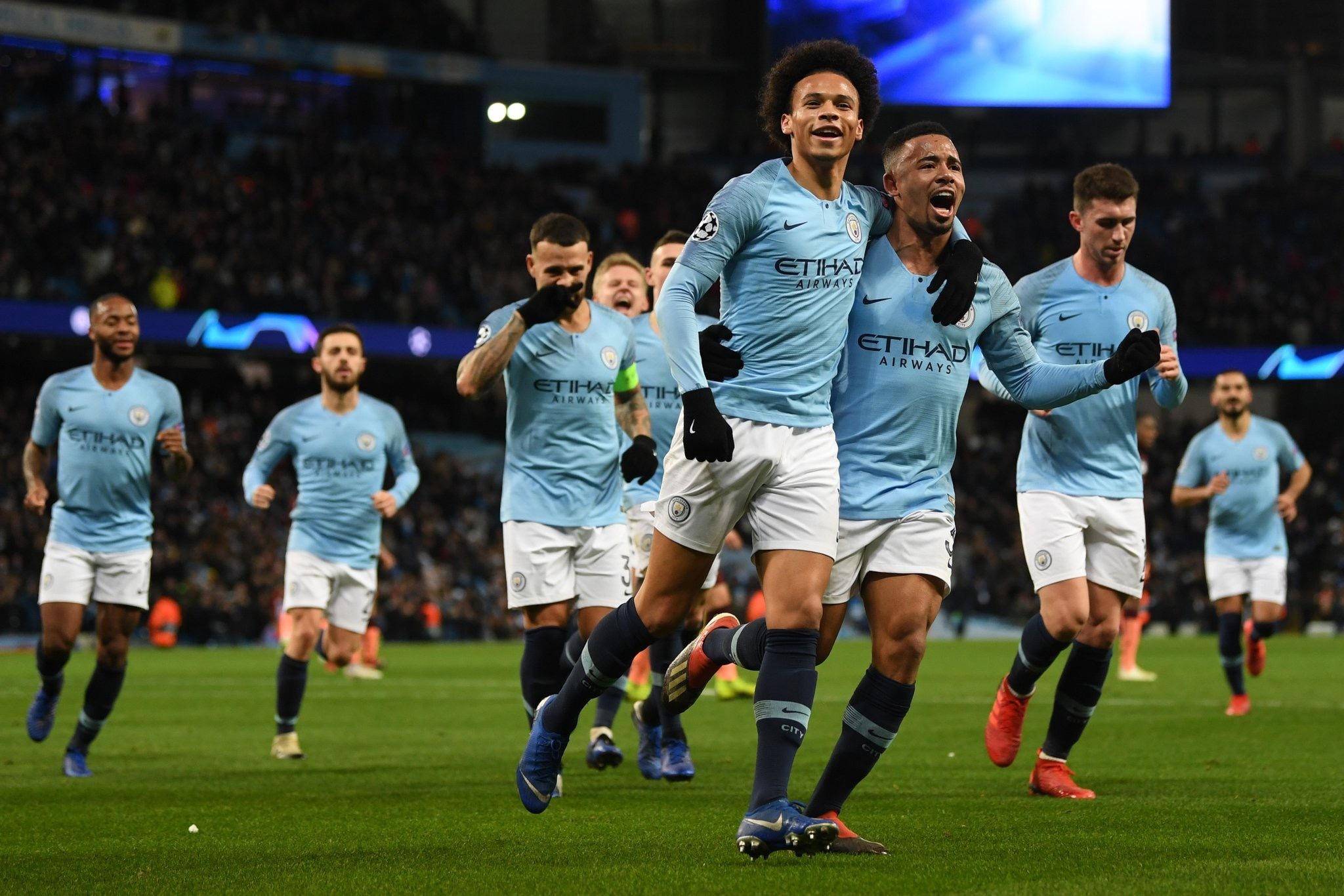 都充满了悬 都充满了悬